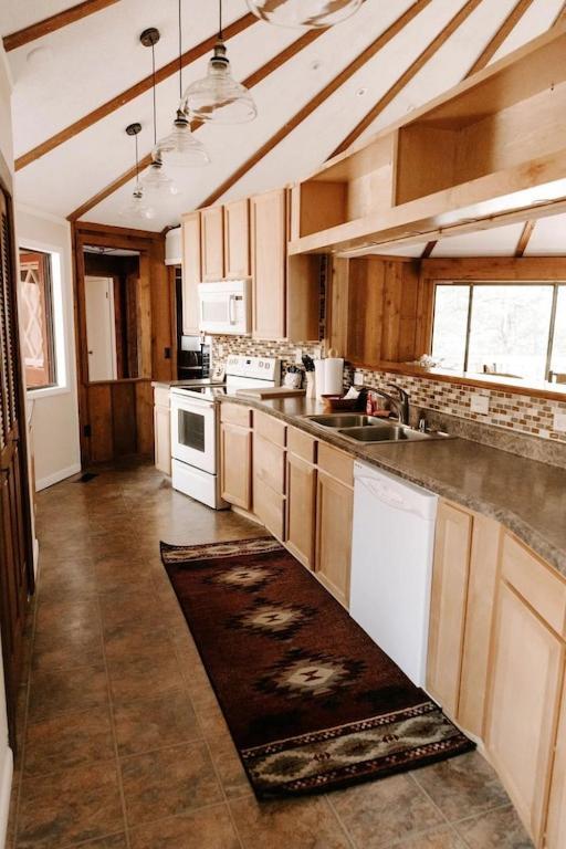 Cabin With Treehouse Views, 3 King Beds, 4 Bunks, And Large Hot Tub! Gatlinburg Exterior foto